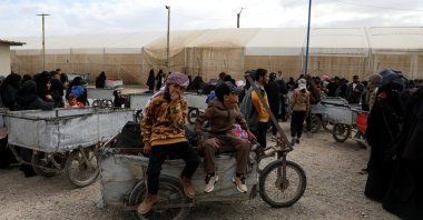 Children look on as Iraqi families at the al-Hol camp prepare for their journey back to Iraq, Syria, March 29, 2025. (REUTERS Photo)