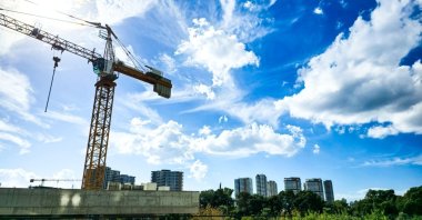 A crane at a construction site in Konak, Izmir, western Türkiye, Sept. 14, 2024. (Shutterstock Photo)