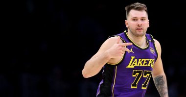 Los Angeles Lakers&#039; Luka Doncic reacts against the New Orleans Pelicans during the third quarter at Crypto.com Arena, Los Angeles, U.S., April 4, 2025. (AFP Photo)