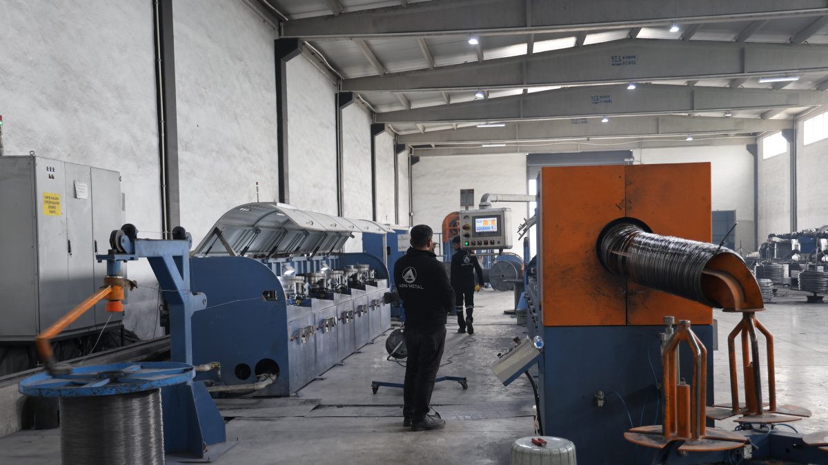 Workers are seen in a factory producing wires, Diyarbakır, southeastern Türkiye, April 10, 2025. (IHA Photo)