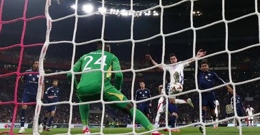 Olympique Lyonnais&#039; Thiago Almada scores their first goal from a free kick past Manchester United&#039;s Andre Onana during the Europa League quarterfinal first leg at the Groupama Stadium, Lyon, France, April 10, 2025. (Reuters Photo)