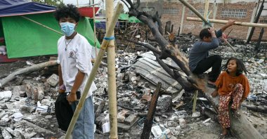 People take shelter in temporary tents set up among the debris of houses destroyed in a fire following the devastating March 28 earthquake, Mandalay, Myanmar, April 11, 2025. (AFP Photo)