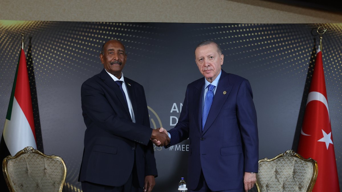 President Recep Tayyip Erdoğan receives Sudanese army chief Gen. Abdel-Fattah Burhan at the Antalya Diplomacy Forum, in southern Antalya, Türkiye, April 12, 2025. (AA Photo)