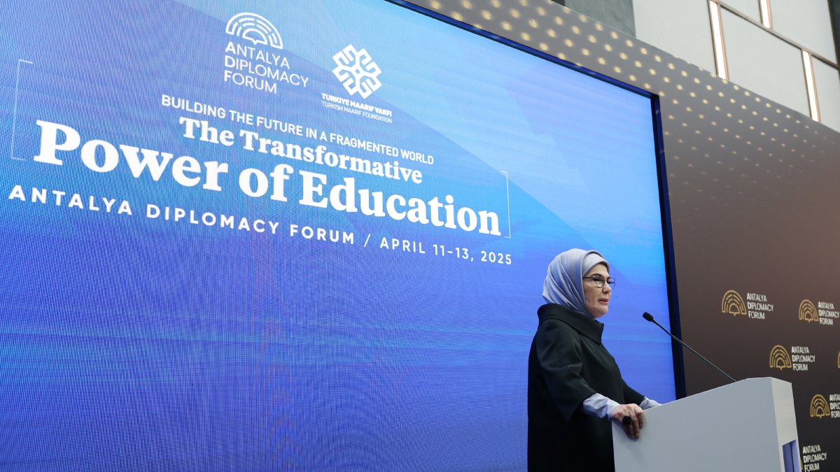 First lady Emine Erdoğan delivers a speech at the 4th Antalya Diplomacy Forum, Antalya, Türkiye, April 12, 2025. (AA Photo) 
