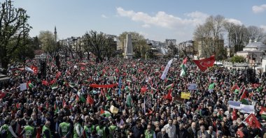 Pro-Palestinian protesters near Hagia Sophia Grand Mosque in Istanbul, Türkiye, April 13, 2025. (EPA Photo)