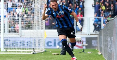 Atalanta&#039;s Mateo Retegui celebrates scoring a goal in a Serie A match against Bologna, in Bergamo, Italy, April 13, 2025. (EPA Photo)