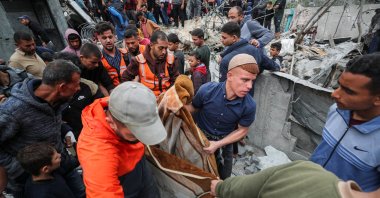 Palestinians carry a casualty removed from under the rubble at the site of an Israeli strike on a house, Jabalia, Gaza Strip, Palestine, April 13, 2025. (Reuters Photo)