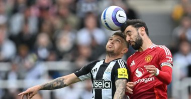 Newcastle United's Kieran Trippier (L) vies with Manchester United's Bruno Fernandes during the English Premier League match at St James' Park, Newcastle-upon-Tyne, U.K., April 13, 2025. (AFP Photo)