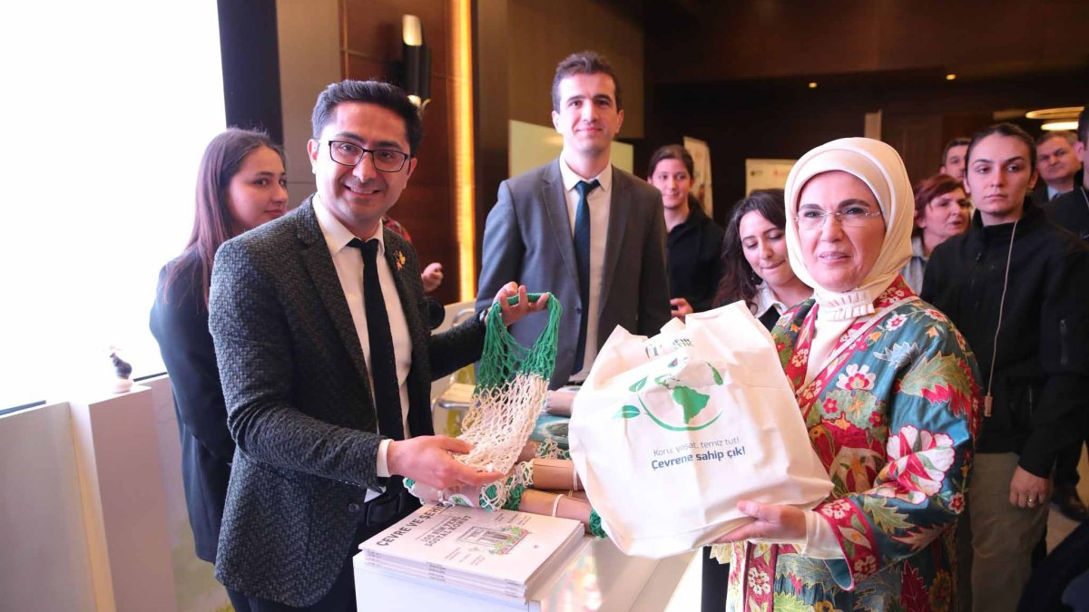 In this undated photo, first lady Emine Erdoğan visits the annual Cemre Çarşısı event, Istanbul, Türkiye. (DHA Photo)