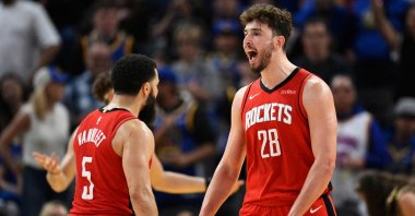 Houston Rockets&#039; Alperen Sengun (R) celebrates with Fred VanVleet against the Golden State Warriors in the second quarter at Chase Center, San Francisco, U.S., April 6, 2025. (AFP Photo)