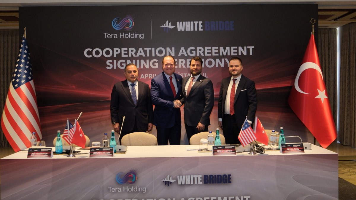Tera Holding Chairperson Emre Tezmen (2-R) and White Bridge Global Chairperson Gentry Thomas Beach (2-L) attend the cooperation agreement signing ceremony, Istanbul, Türkiye, April 15, 2025. (DHA Photo)