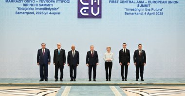 (L-R) Tajik President Emomali Rahmon, Kazakh President Kassym-Jomart Tokayev, European Council President Antonio Costa, Uzbek President Shavkat Mirziyoyev, European Commission President Ursula Von der Leyen, Turkmen President Serdar Berdymukhamedov and Kyrgyz President Sadyr Japarov pose for a photo during the first Central Asia-European Union summit, Samarkand, Uzbekistan, April 4, 2025. (Reuters Photo)