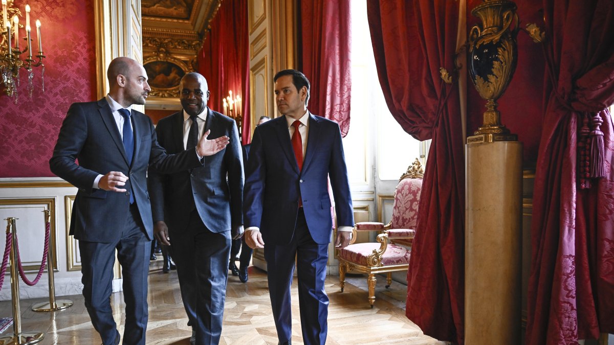 French Foreign Minister Jean-Noel Barrot (L), Britain&#039;s Foreign Secretary David Lammy (C) and U.S. Secretary of State Marco Rubio arrive to discuss Ukraine and its security, Paris, France, April 17, 2025. (AP Photo)