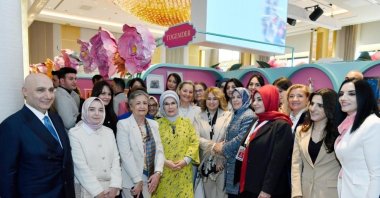 First lady Emine Erdoğan poses for a photo at TOGEM-DER&#039;s charity market at The Peninsula Hotel in Istanbul’s Beyoğlu district, April 18, 2025. (Handout)