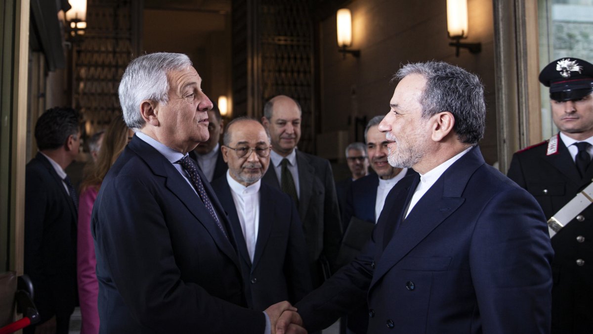 Italian Deputy Prime Minister and Foreign Minister Antonio Tajani (L) welcomes Iran&amp;#039;s Foreign Minister Abbas Araghchi (R) ahead of nuclear talks with the U.S., in Rome, Italy, April 19, 2025. (EPA Photo)