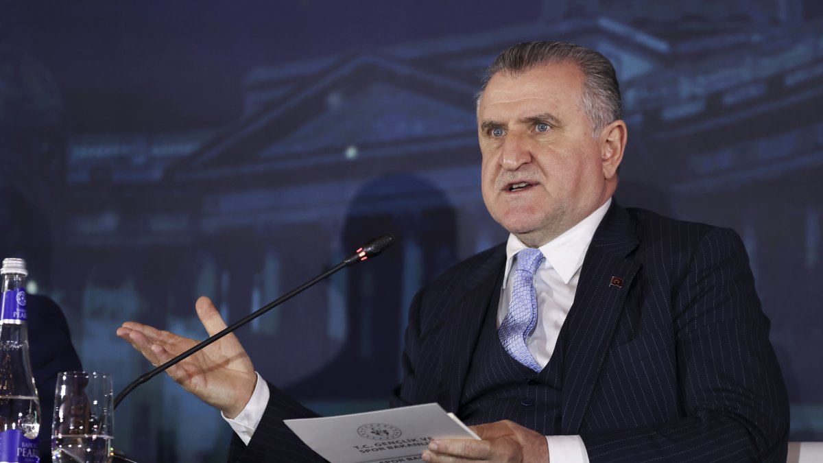 Youth and Sports Minister Osman Aşkın Bak delivers a speech during the Ministers’ Panel at the 7th Etnospor Forum, St. Petersburg, Russia, April 19, 2025. (AA Photo)