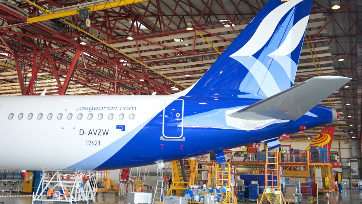 A general view of an Airbus A321, as European Council President Antonio Costa (not pictured) visits the Airbus facility, Hamburg, Germany, April 14, 2025. (Reuters Photo)