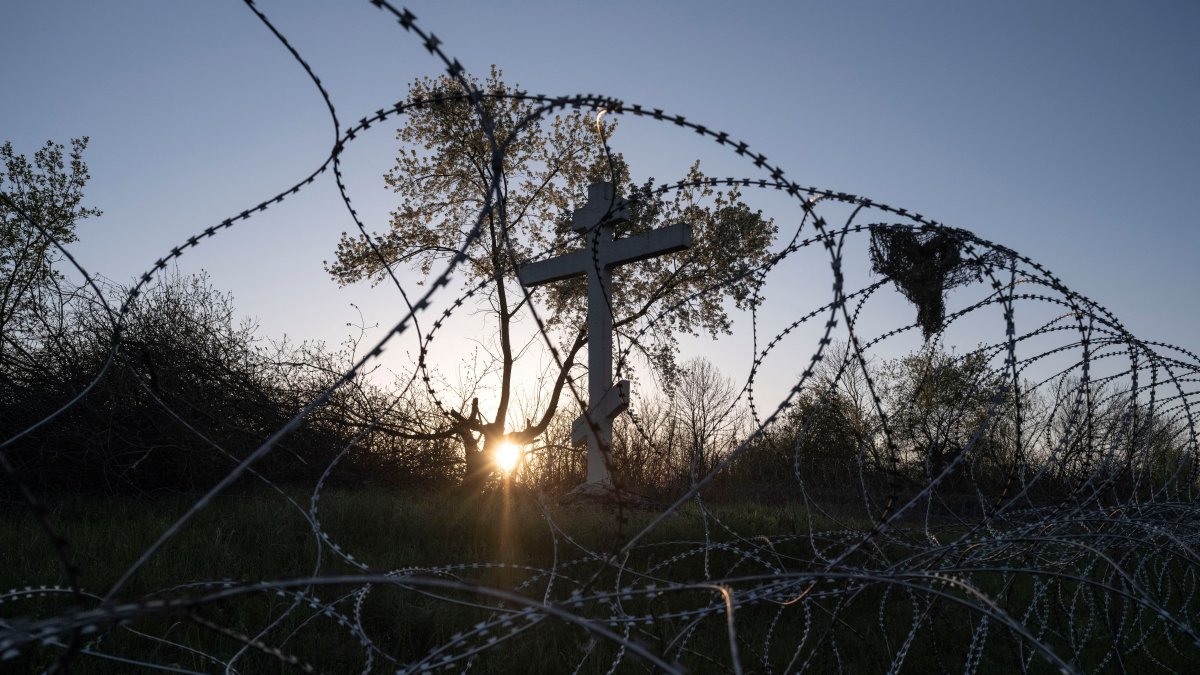 A cross is seen behind razor wire in the frontline town of Kostiantynivka, in Donetsk region, Ukraine, April 19, 2025. (Reuters Photo)