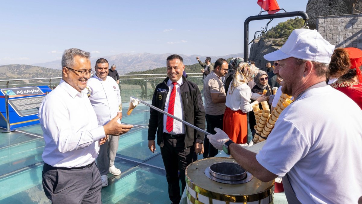 The chairperson of the board of Turkish Airlines (THY) Ahmet Bolat (L) meets with producers of Maraş ice cream, Kahramanmaraş, Türkiye, April 20, 2025. (DHA Photo)