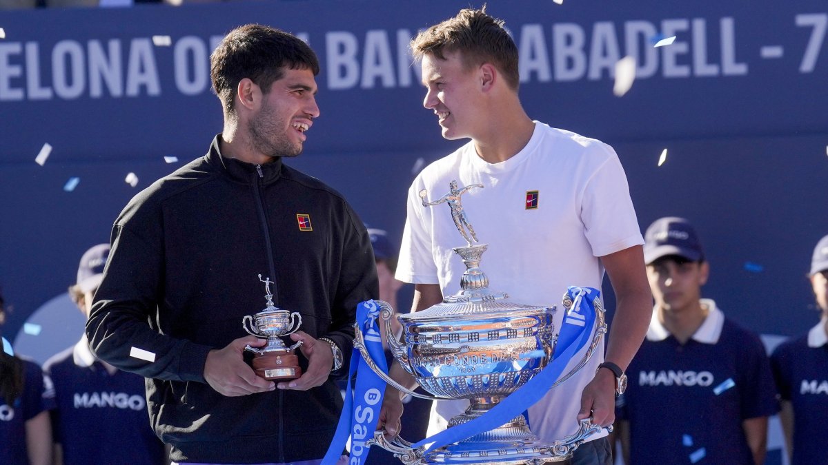 Danish tennis player Holger Rune (R) with the trophy after winning against Spanish Carlos Alcaraz (L) during their final match of the Barcelona Open Banc Sabadell-Trofeo Conde de Godo, Barcelona, Spain, April 20, 2025. (EPA Photo)