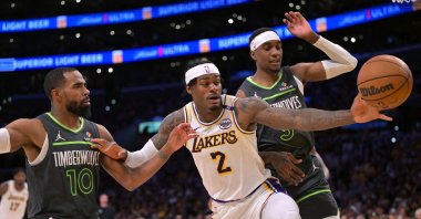 Timberwolves guard Mike Conley (L), forward Jaden McDaniels (R) and Los Angeles Lakers forward Jarred Vanderbilt reach for a loose ball in an NBA game, Los Angeles, California, U.S., April 19, 2025. (Reuters Photo)