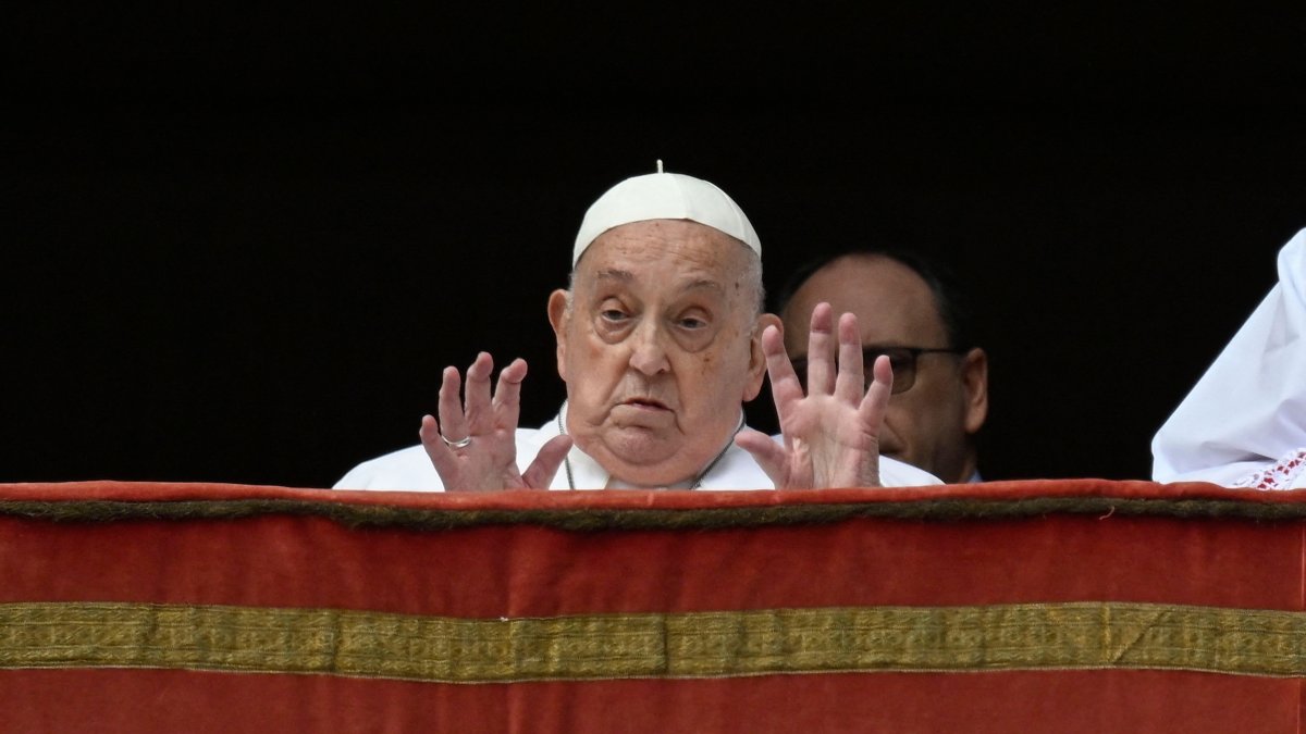 Pope Francis at the main balcony of St. Peter&#039;s Basilica during the Urbi et Orbi message and blessing to the city and the world as part of Easter celebrations, in The Vatican, April 20, 2025. (AFP Photo)
