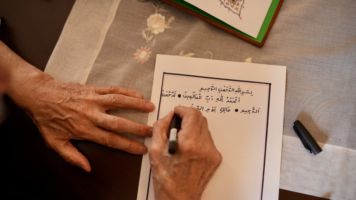 Hilmi Şehitoğlu, 84, handwrites the Quran after six years of dedication, Erzurum, Türkiye, March 20, 2025. (AA Photo)