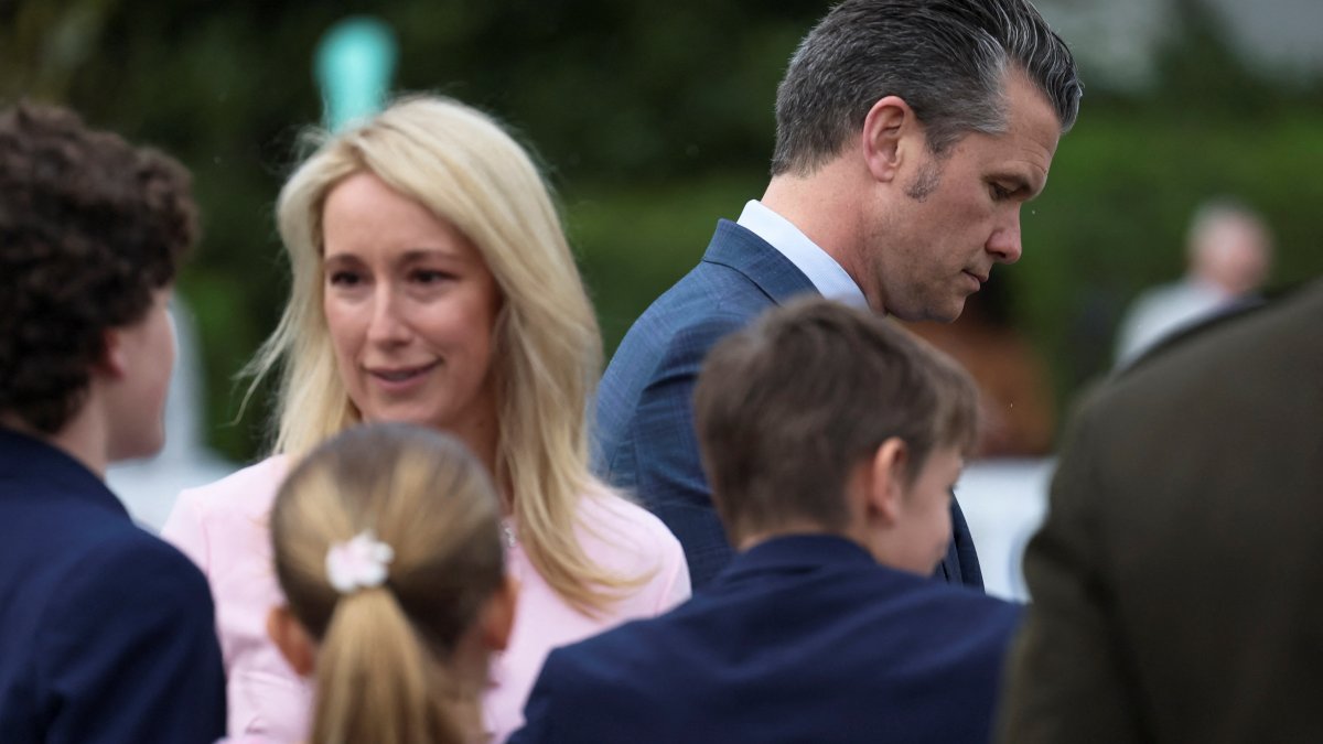 U.S. Secretary of Defense Pete Hegseth and his wife Jennifer Rauchet attend the annual White House Easter Egg Roll event, on the South Lawn of the White House in Washington, D.C., U.S., April 21, 2025. (Reuters Photo)