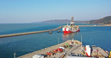 Türkiye&#039;s drilling ship Yavuz is seen near a port in Zonguldak, northern Türkiye, April 8, 2022. (AA Photo)