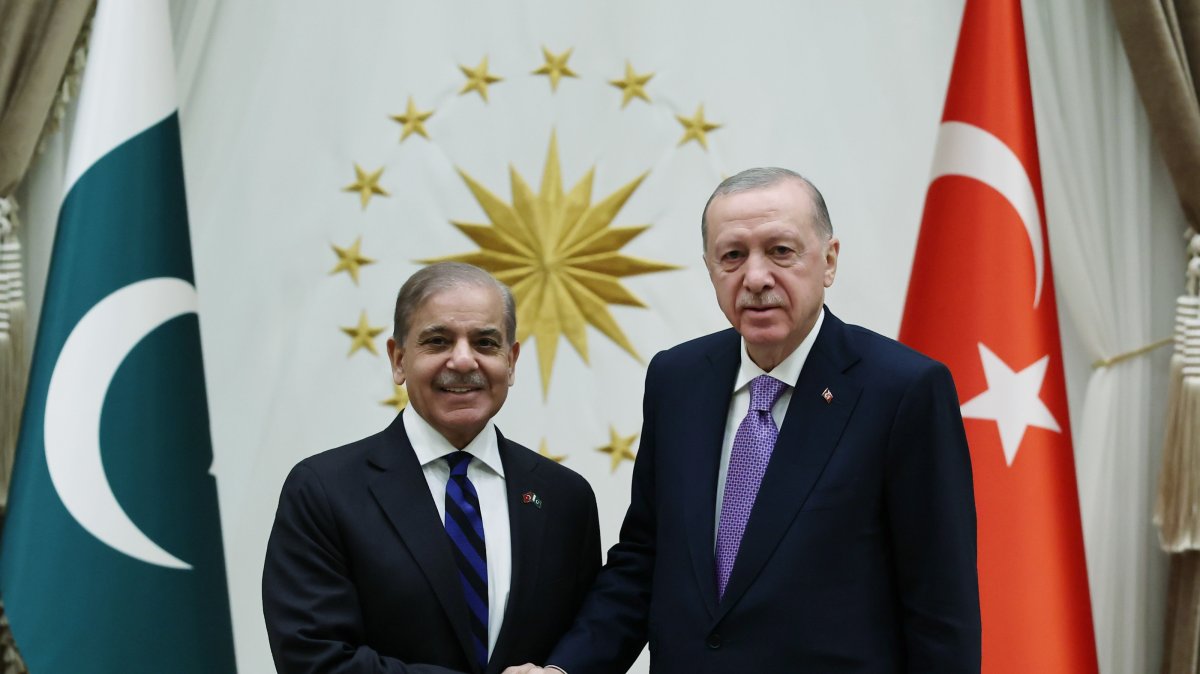 President Recep Tayyip Erdoğan and Pakistan's Prime Minister Shahbaz Sharif shake hands as they meet in Ankara, April 22, 2025. (AA Photo)