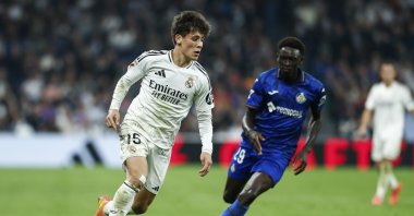 Real Madrid&#039;s Arda Güler (L) in action during the La Liga match against Getafe at the Bernabeu stadium, Madrid, Spain, Dec. 1, 2024. (Getty Images Photo)