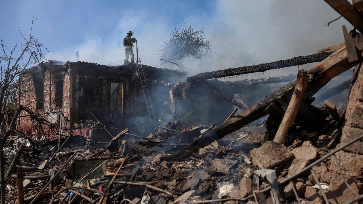 Rescuers work at the site of a Russian airstrike, amid Russia&#039;s attack on Ukraine, in the town of Sloviansk, Donetsk region, Ukraine, April 23, 2025. (Reuters Photo)