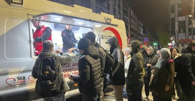 A Turkish Red Crescent team distributes food and drinks to residents at a gathering point following the earthquake, Istanbul, Türkiye, April 23, 2025. (AA Photo)