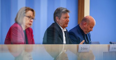 German Economy and Climate Minister Robert Habeck (C) and German Director General for Economic Policy Elga Bartsch (L) attend a news conference about spring economic forecasts, Berlin, Germany, April 24, 2025. (Reuters Photo)