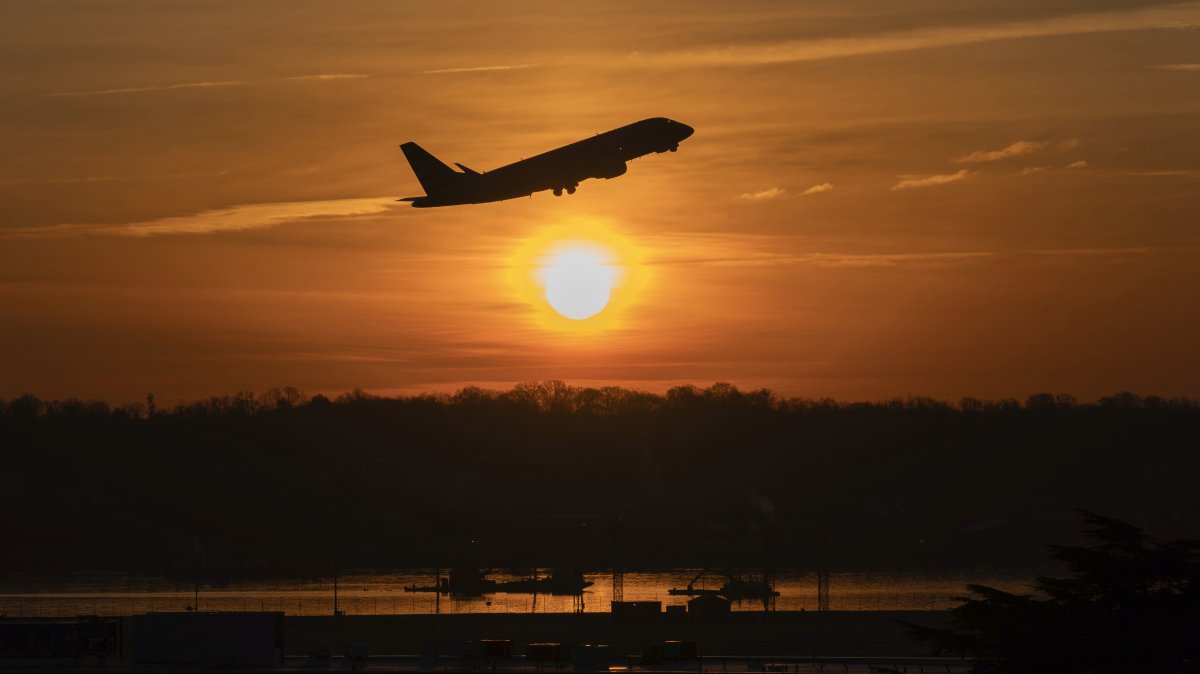 Anxiety tips: Air travel fear rises as crashes shake travelers