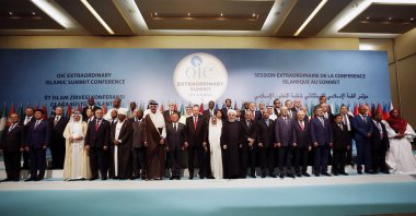 Muslim countries' leaders and observers gather for a group photo before an extraordinary summit of the Organisation of Islamic Cooperation (OIC), Istanbul, Türkiye, May 18, 2018. (AP Photo)