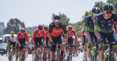 Cyclists in action during the 132-kilometer first stage of the 60th Presidential Cycling Tour of Türkiye, Antalya, Türkiye, April 26, 2025. (AA Photo).