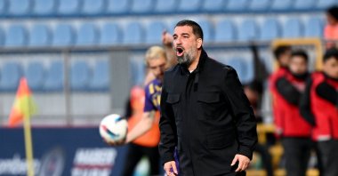 Eyüpspor head coach Arda Turan gives instructions to his players during their Süper Lig Week 33 match against Galatasaray at Recep Tayyip Erdoğan Stadium, Istanbul, Türkiye, April 27, 2025. (AA Photo)