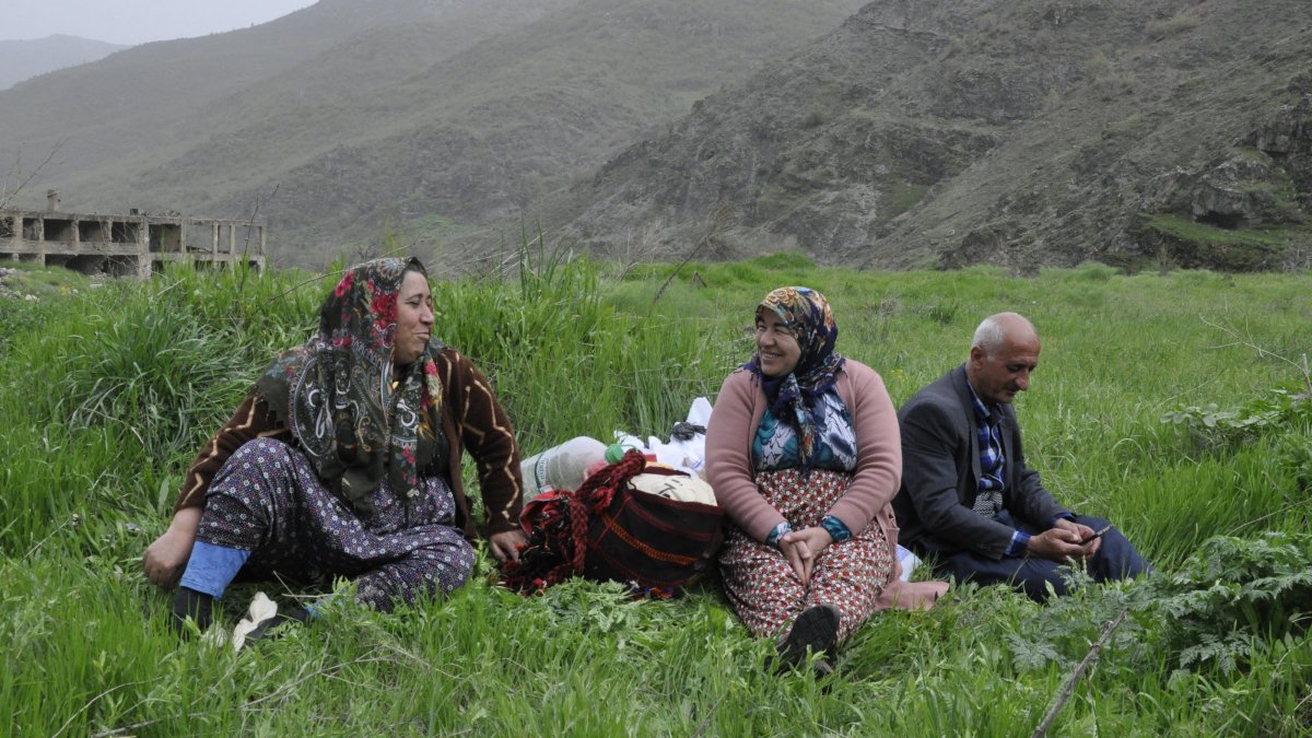 Villagers rest in a green patch at the village in Hakkari, southeastern Türkiye, April 29, 2025. (AA Photo)