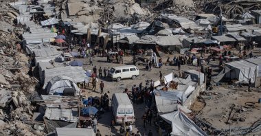 Displaced Palestinians gather at a market near the rubble of destroyed buildings in Jabalia, northern Gaza Strip, April 27, 2025. (EPA Photo)
