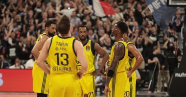 Fenerbahçe Beko players during their EuroLeague playoff Game 3 match against Paris Basketball in the Turkish Airlines EuroLeague, Paris, France, April 29, 2025. (AA Photo)