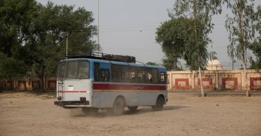 A bus ferrying Pakistanis from Jammu and Kashmir makes its way to the Attari-Wagah border crossing before going to Pakistan after India revoked visas and suspended visa services to Pakistani citizens, following an attack on tourists near Pahalgam in south Kashmir, near Amritsar, India, April 30, 2025. (Reuters Photo)