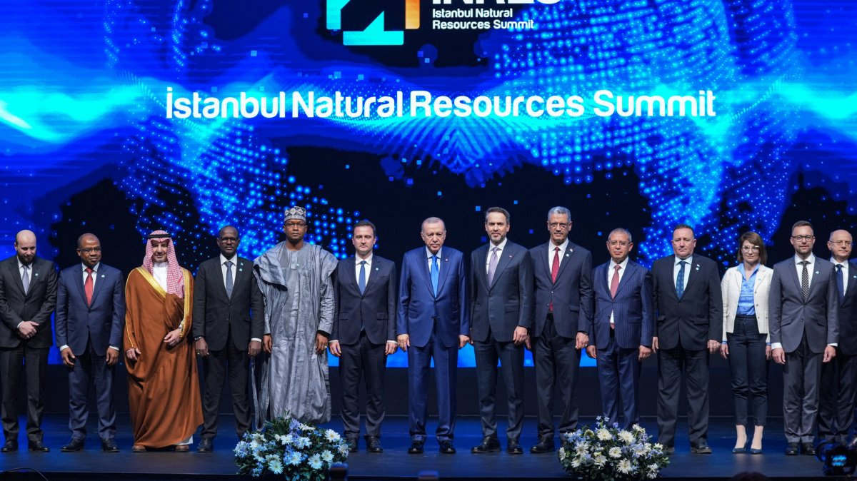 President Recep Tayyip Erdoğan and other officials pose for a photo during the Istanbul Natural Resources Summit (INRES 2025), Istanbul, Türkiye, May 2, 2025. (AA Photo)