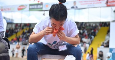 A participant competes in the tomato-eating contest at the 26th Agriculture and Greenhouse Festival, Antalya, Türkiye, May 3, 2025. (IHA Photo)