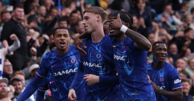 Cole Palmer of Chelsea (C) celebrates with his teammates after scoring the 3-1 goal during the English Premier League match between Chelsea FC and Liverpool, London, U.K., May 4, 2025. (EPA Photo)