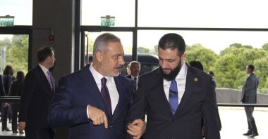 Türkiye&#039;s Foreign Minister Hakan Fidan (L) welcomes Syria&#039;s interim President Ahmed al-Sharaa during the 4th edition of the Antalya Diplomacy Forum (ADF2025), Antalya, Türkiye, April 11, 2025. (AA Photo)