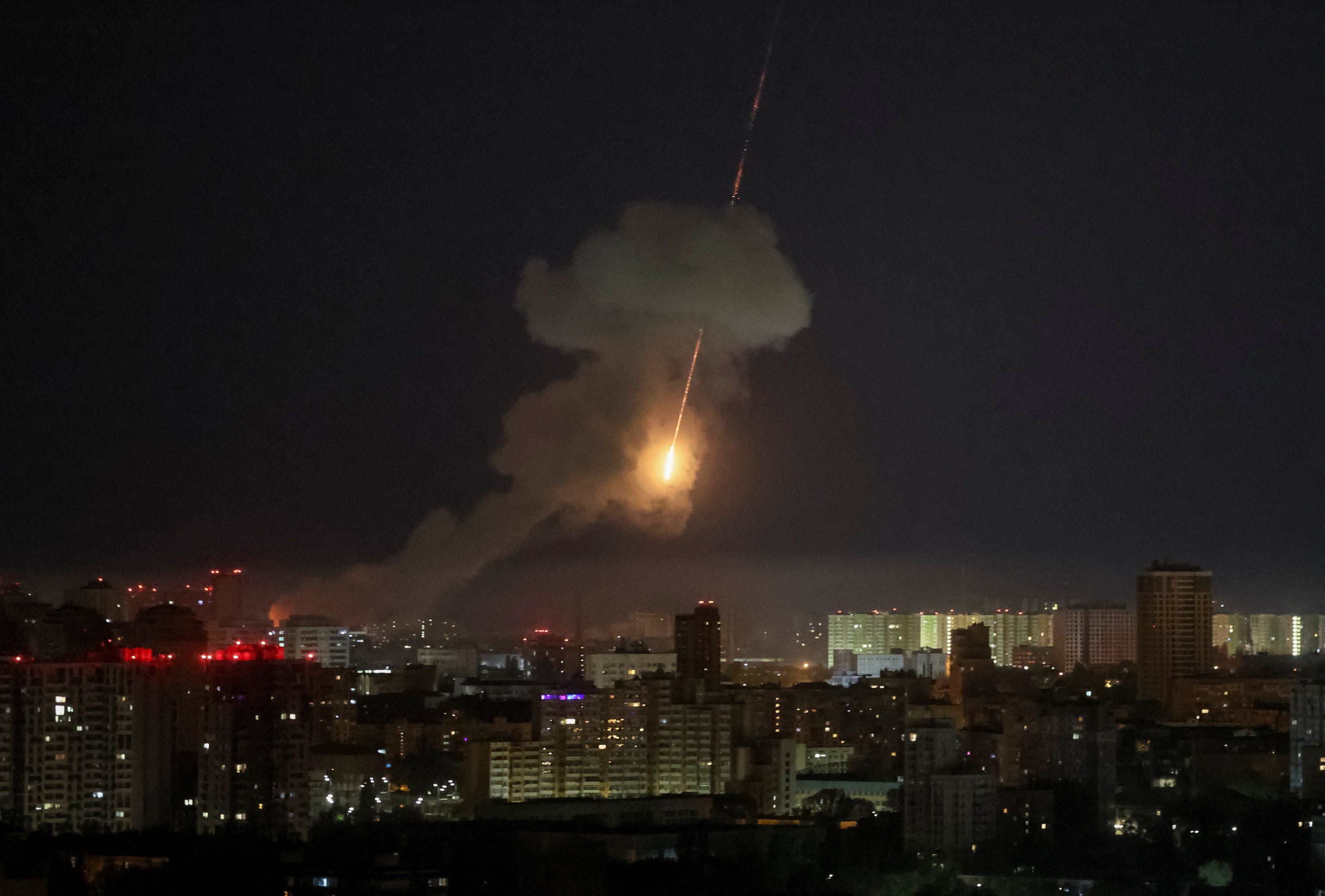 A ballistic missile is seen in the sky over the city during a Russian missile and drone strike, amid Russia's attack on Ukraine, Kyiv, Ukraine, April 24, 2025. (Reuters Photo)