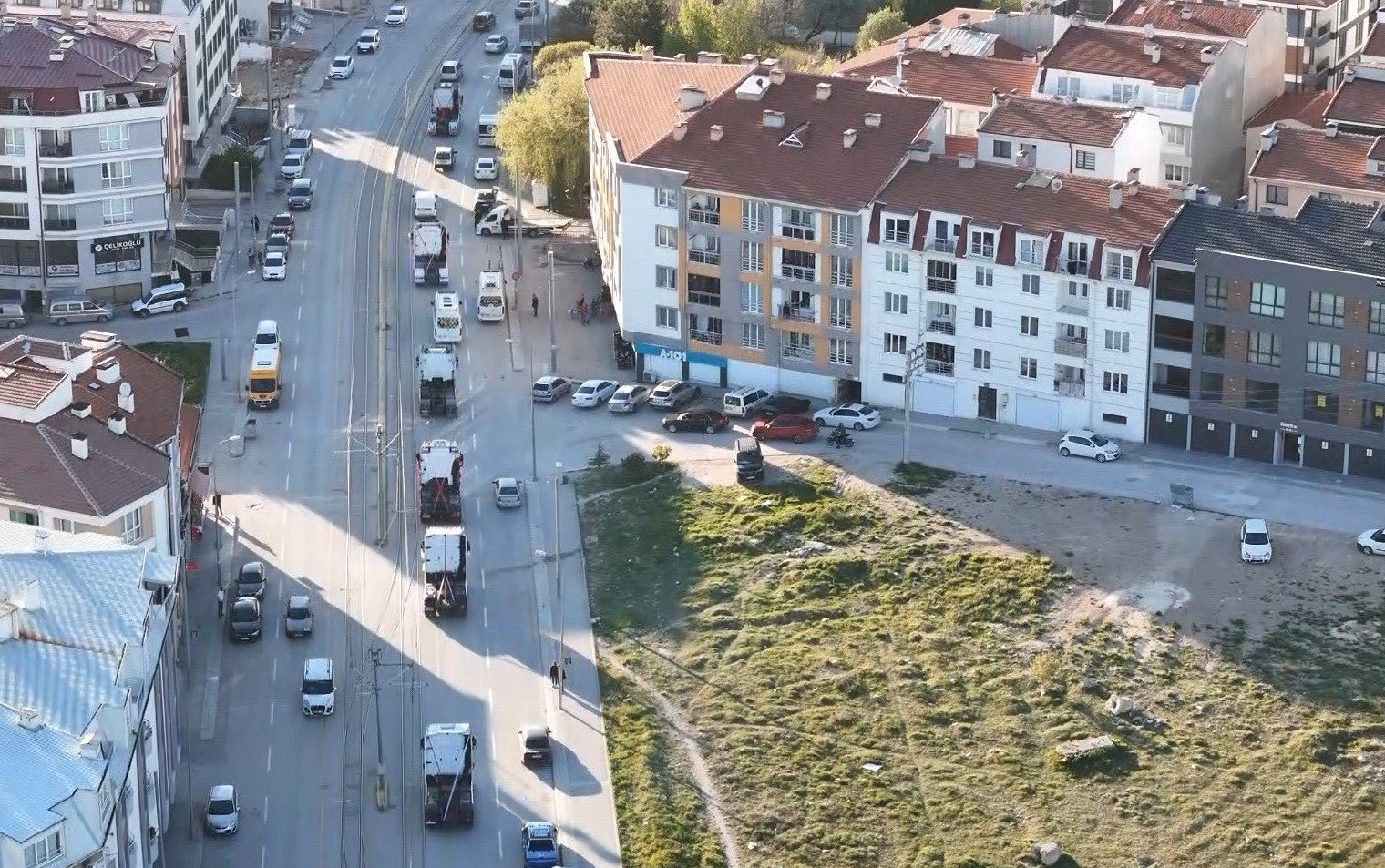 A drone shows the 15-truck wedding convoy making its way through the streets of Eskişehir, Türkiye, May 5, 2025. (IHA Photo)