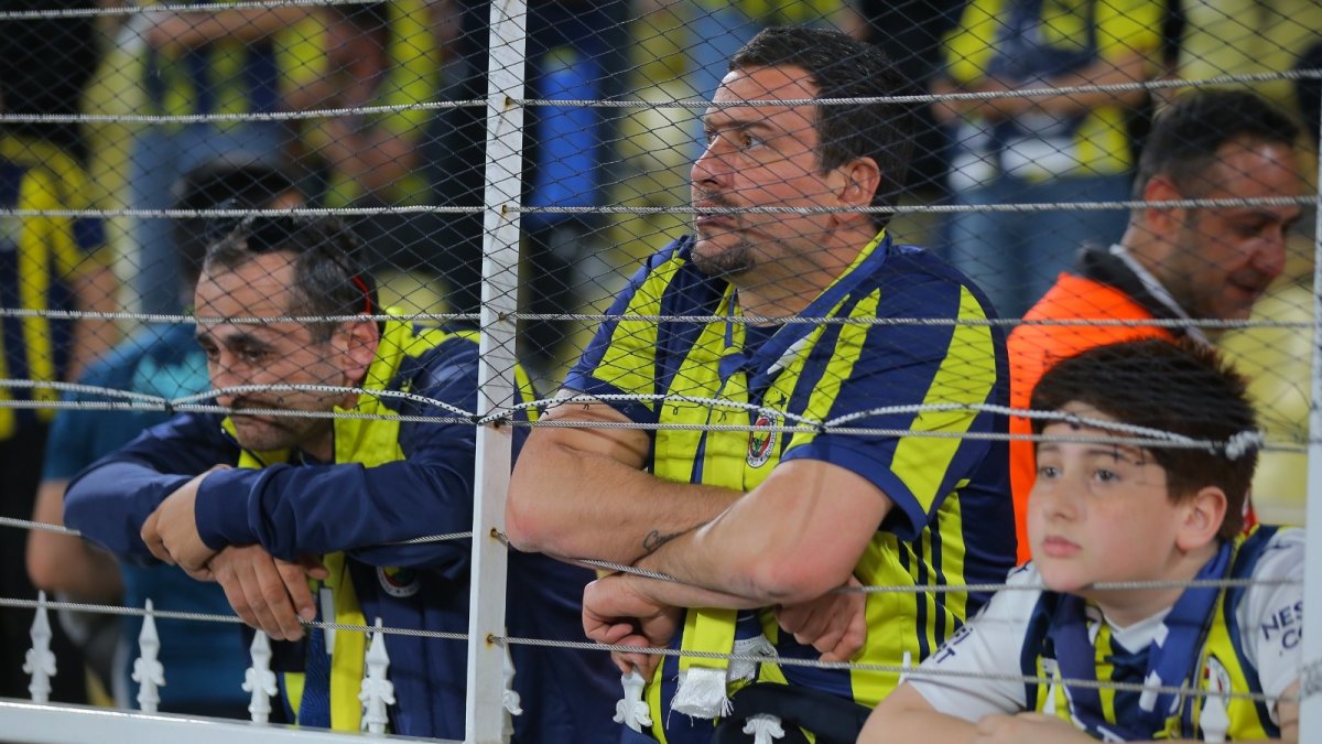 Emergency elections loom as Fenerbahçe fans demand Koç’s resignation