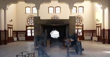 A view of Enes Hakan Tokyay&#039;s artwork, inspired by Plato’s "Allegory of the Cave," at Sirkeci Station, Istanbul, Türkiye, March 1, 2025. (Photo courtesy of Halil İbrahim İzgi)
